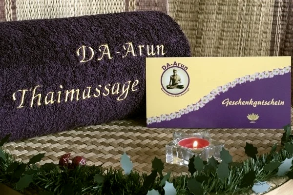 Gutschein und Handtuch mit DA-Arun Stickerei